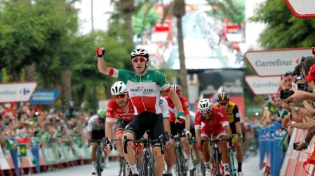 Viviani se lleva en el sprint la tercera etapa de La Vuelta