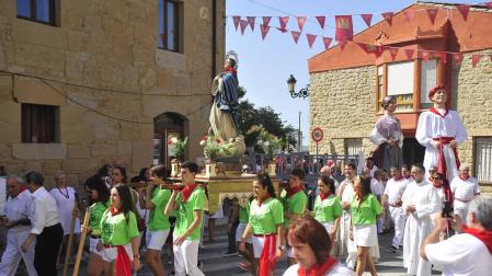 Los quintos honran a la Virgen en Murillo El Fruto