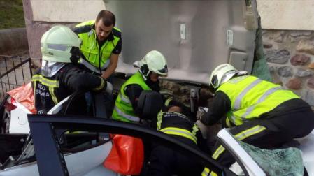 Herido tras chocar con su vehículo contra una vivienda en Oronoz