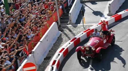 Vettel reanudará su 'caza a Hamilton' en la casa de Ferrari