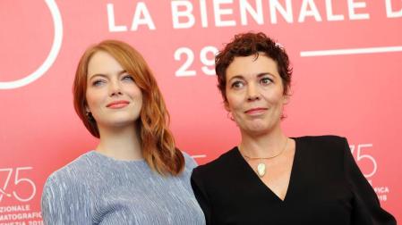 Stone y Colman convencen en Venecia con un complejo film de mujeres poderosas