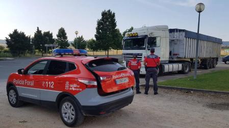 Denunciado un camionero en Murieta por conducir fumando marihuana