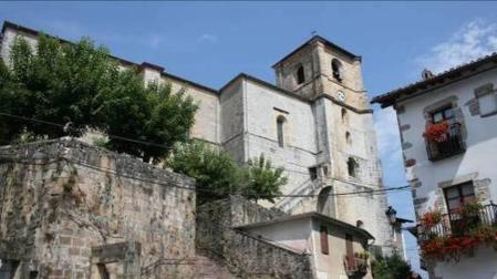 Un reloj de sol en Bera hecho a imagen y semejanza del de una iglesia de Hendaya