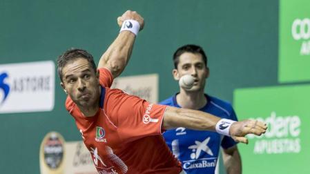Olaizola se mete en cuartos al tumbar a Albisu (22-7)