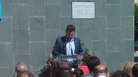 El Ayuntamiento de Zizur Mayor coloca una placa en recuerdo a víctimas de ETA