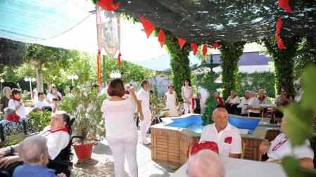 Peralta arrancó este sábado, 1 de septiembre, sus fiestas patronales. La concejala Nuria Autor fue la encargada de prender la mecha festiva