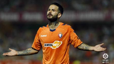 Osasuna brinda a Diego Martínez su primera victoria en Granada