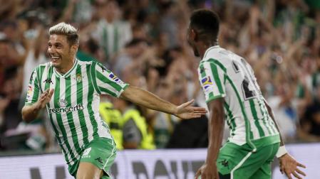 El Betis se lleva un derbi intenso con un gol de Joaquín