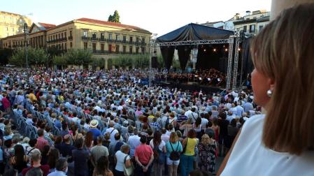 Un viaje musical con la OSN sin moverse de la Plaza del Castillo