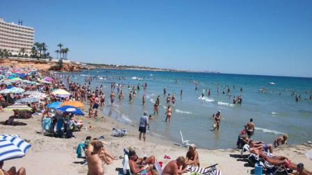 Muere un niño tras chocar contra otro cuando jugaban al fútbol en una playa