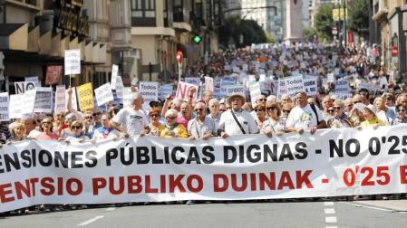 Miles de pensionistas de varias comunidades reclaman pensiones dignas en Bilbao