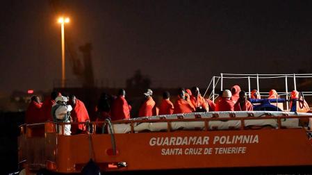 Rescatan a 140 personas de tres pateras en aguas de Alborán