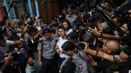 Un tribunal birmano condena a 7 años de prisión a dos periodistas de Reuters