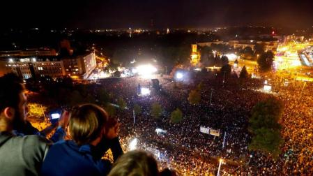 Miles de personas disfrutan de un concierto en Chemnitz (Alemania)
