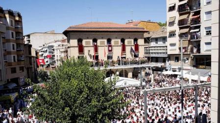 Peralta arrancó este sábado, 1 de septiembre, sus fiestas patronales. La concejala Nuria Autor fue la encargada de prender la mecha festiva