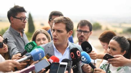Rivera pide al PSOE rectificar o "tomará una decisión" sobre el pacto en Andalucía