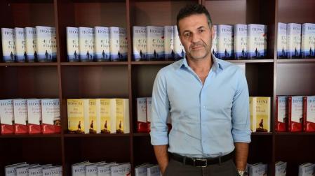 El escritor afgano estadounidense Khaled Hosseini.