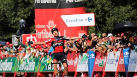 De Marchi (BMC) gana escapado y bajo la lluvia en la Ribeira Sacra