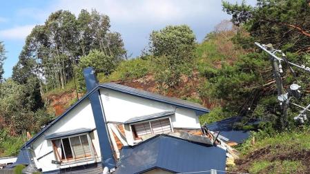 El balance de víctimas a causa del terremoto de magnitud 6,7 en la escala de Richter que ha sacudido este jueves de madrugada la isla japonesa de Hokkaido (norte) ha ascendido a siete muertos y 200 heridos, mientras que otras 30 personas continúan desaparecidas.