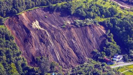 El balance de víctimas a causa del terremoto de magnitud 6,7 en la escala de Richter que ha sacudido este jueves de madrugada la isla japonesa de Hokkaido (norte) ha ascendido a siete muertos y 200 heridos, mientras que otras 30 personas continúan desaparecidas.