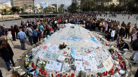 Almería quiere convertir su monumento a la ballena en un memorial a Gabriel