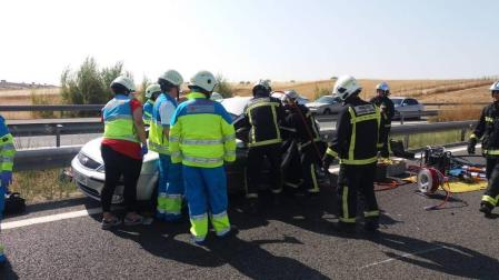 Un muerto y dos heridos leves al chocar dos vehículos en Navalcarnero (Madrid)