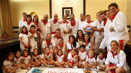 El edil Óscar Bea fue el encargado de prender el cohete anunciador de estos 7 días de fiesta en honor a la Virgen de la Paz