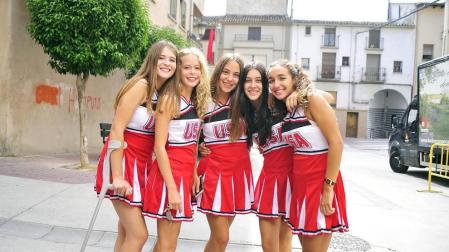 Imágenes de fiestas de Peralta de este viernes, 7 de septiembre, día en el que se ha celebrado el día de las peñas. Los jóvenes han cambiado el atuendo blanco y rojo por los disfraces.