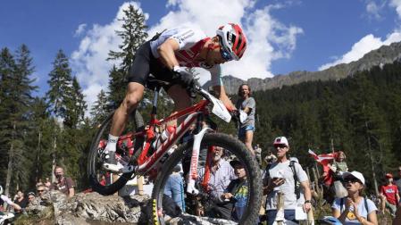 Nino Schurter gana en casa su séptimo mundial
