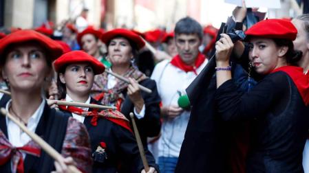 Tensión en Hondarribia por el desfile de la compañía mixta en el Alarde