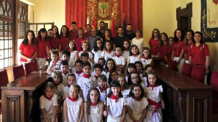 A menos de una semana para el inicio de las fiestas de Olite, los niños de la localidad se erigen este fin de semana en protagonista de unos festejos a su medida.