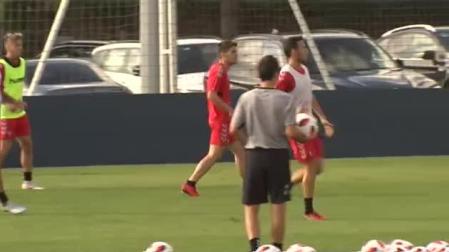 Vuelta a la normalidad en el entrenamiento de Osasuna tras el desmayo de Imanol