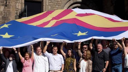 Los no independentistas celebran la "Diada autonómica" de Cataluña