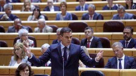 Sánchez avala a Montón y asegura "seguirá haciendo un extraordinario trabajo"