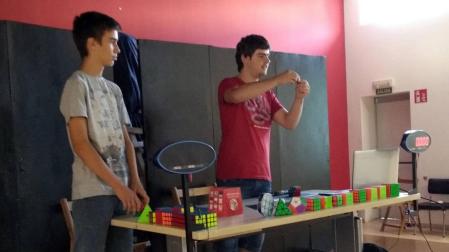 Aprender a hacer el cubo de Rubik en Civivox Iturrama y Casa de la Juventud