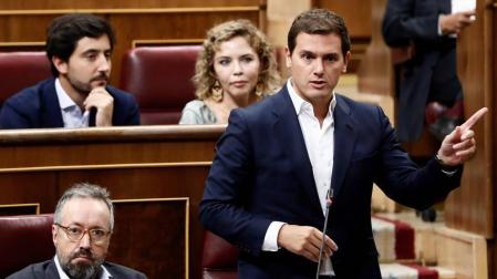 Rivera reclama a Sánchez que haga pública su tesis para "disipar dudas"
