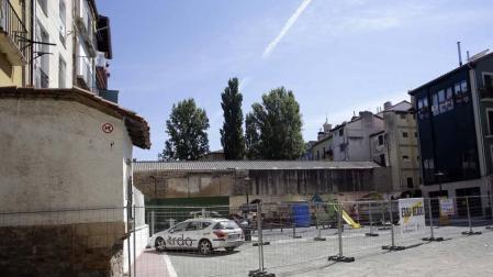 Derribo inminente de la nave de Apesteguía en la plaza Santa Ana