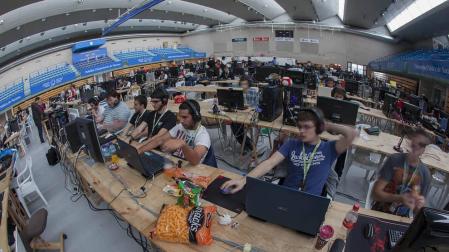 Medio millar de personas se reúnen en la 'Lan Party' hasta el próximo domingo