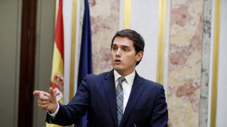 Rivera pregunta si Sánchez será leal a la Constitución o cederá a separatismo