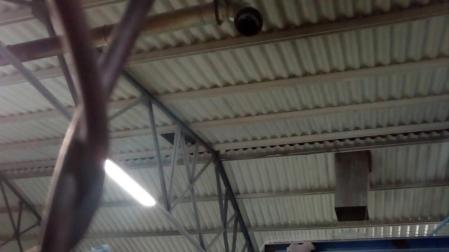 Cuatro intoxicados por el incendio de una máquina en una empresa de Iza
