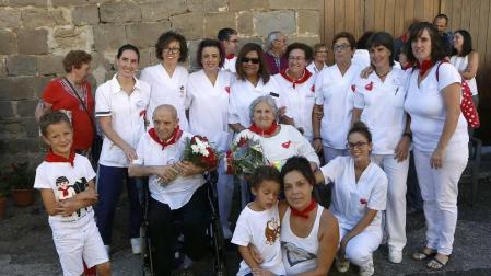 Sangüesa celebra el cuarto día de sus fiestas dedicado a los mayores, con homenaje, baile de la comparsa y encierro
