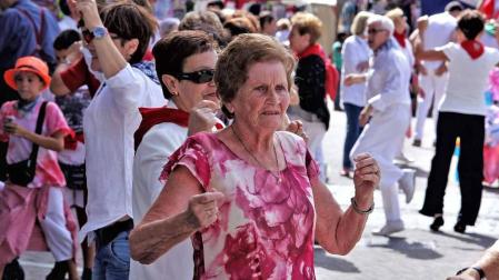 Alsasua celebró el día grande de sus fiestas con una misa, almuerzo y bailes al son del txistu