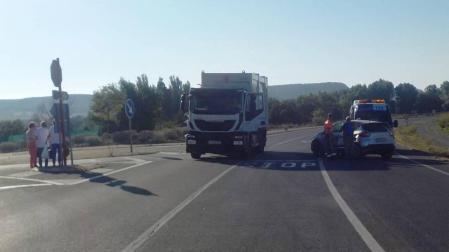 Dos heridos tras saltarse un anciano un STOP y chocar con un camión de basura