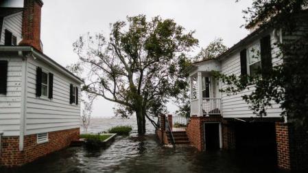 Florence sigue amenazando con fuertes vientos e inundaciones
