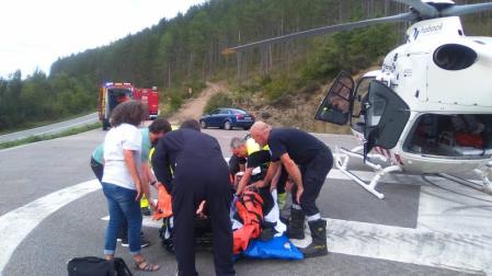 Un motorista, trasladado al CHN tras chocar frontalmente contra un coche en Aspurz