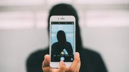 Muere un joven de 15 años tras hacerse un selfie en un centro comercial de Italia