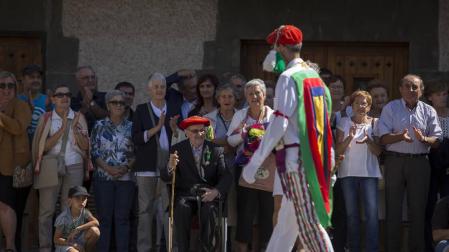 Una medalla para un sacerdote amigo de la música