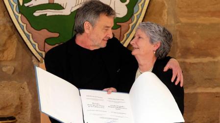 José Lainez y Concha Martínez estrenan 'El silencio de las flores' en Barañáin
