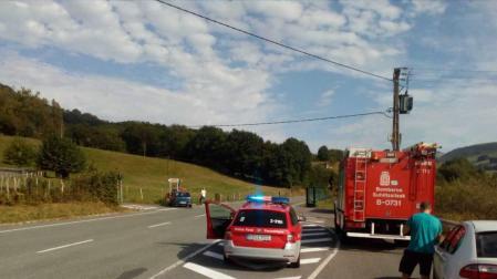Una mujer herida en un accidente de tráfico en el cruce de Urrasun