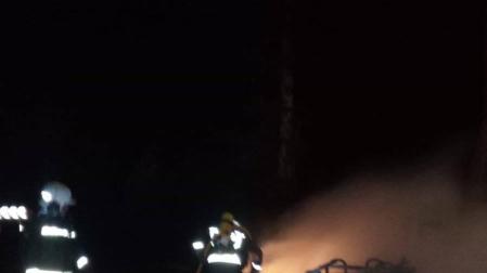 Calcinado un vehículo tras incendiarse en el puerto de Belate